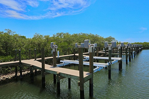 Beamless Boat Lifts - image photo32 on http://iqboatlifts.com