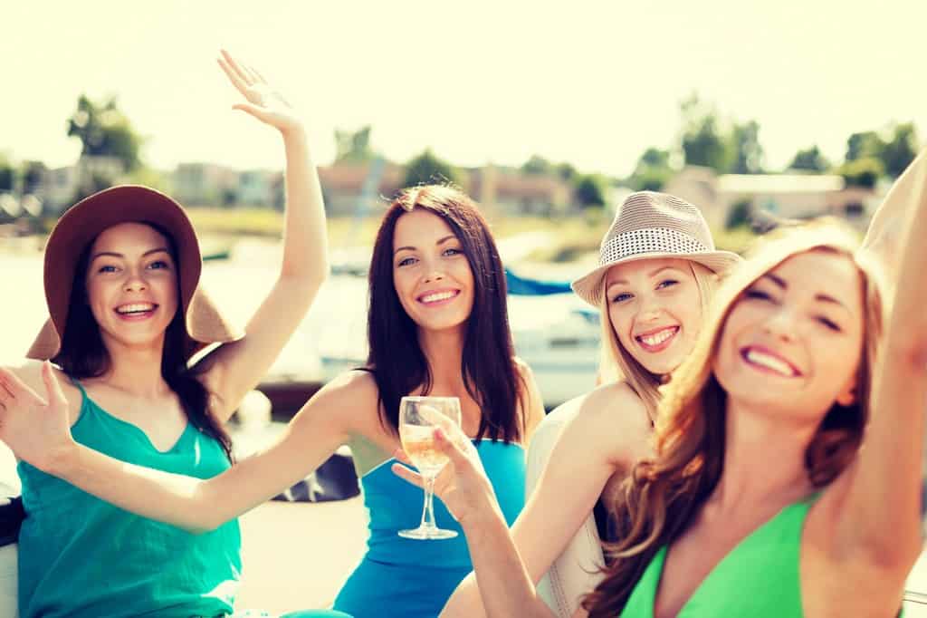 The Ultimate Guide to a Pontoon Boat Party 1