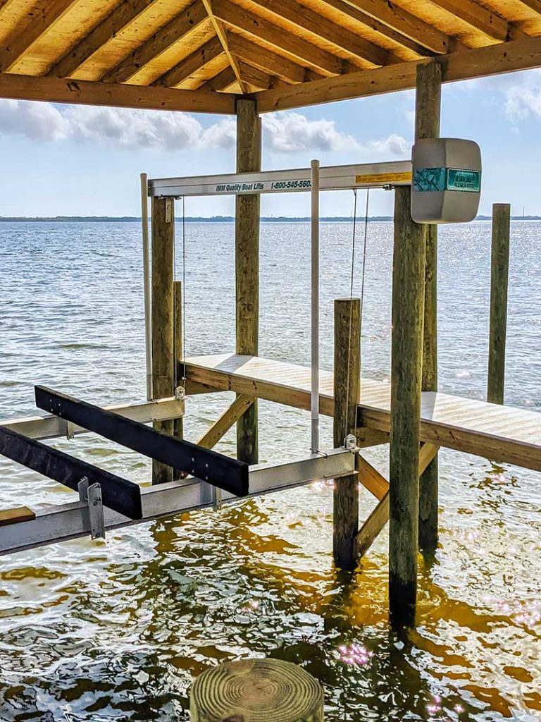 IMM Quality boathouse boat lift
