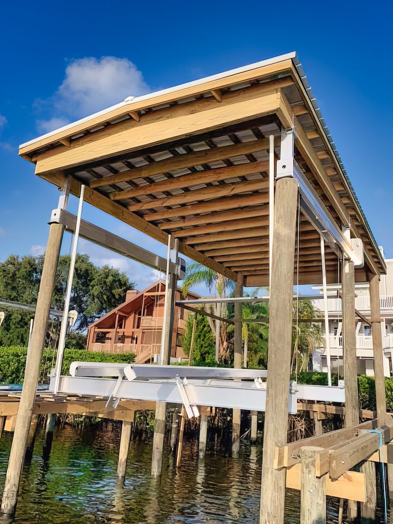 Boathouse lift featuring stringer brackets