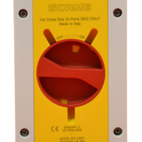 Four pole disconnect controls with the words Scame made in Italy